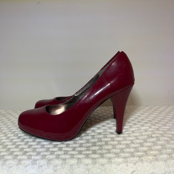 Steve Madden Red Pumps - Picture 2 of 3